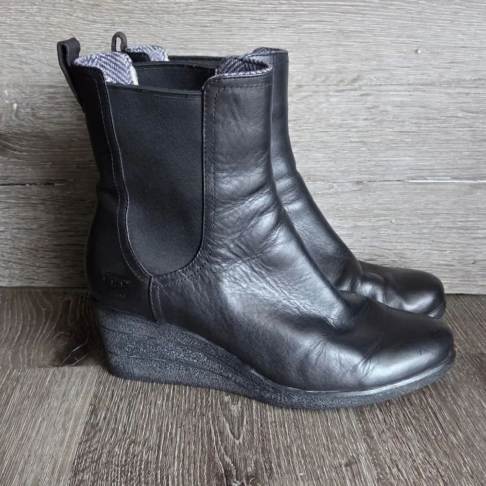 UGG Dupre Genuine Sheepskin Wedge Boots Black Size 9